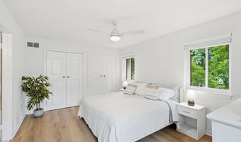 8901 BATTERY Pl 34, Bethesda, MD 20814