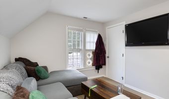 81 Main St, Raymond, NH 03077