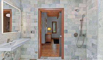 39 Wolf Rd, Asheville, NC 28805
