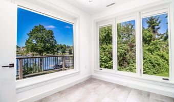 13 Kellogg St, Brookfield, CT 06804