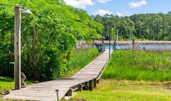 738 Dawson Creek Rd, Arapahoe, NC 28510