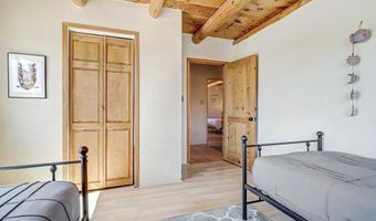 2 Latilla Ln, Arroyo Seco, NM 87514