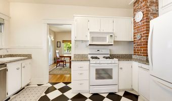 307 N Main St, Ashland, OR 97520