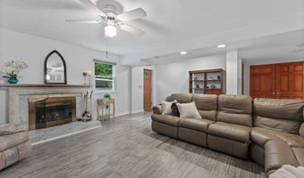 6816 SHRINE Ct, Annandale, VA 22003