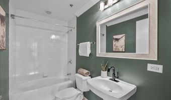 77 S Evergreen Ave 206, Arlington Heights, IL 60005