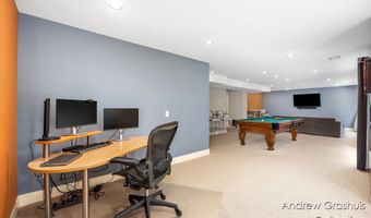 10 Fox Point Ct, Ada, MI 49301