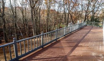 193 Chestnut Ridge Rd, Bethel, CT 06801