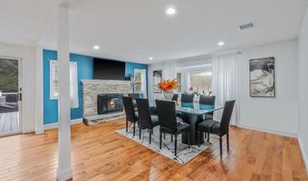 62 Bayside Ave, Amity Harbor, NY 11701