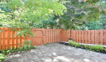 2402 WINDBREAK Dr, Alexandria, VA 22306