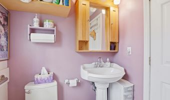 13 Elm St, Antrim, NH 03440