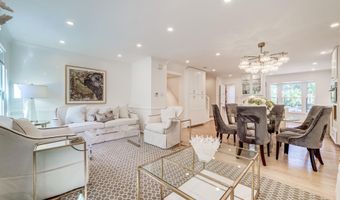 8 CARRIAGE HOUSE Cir, Alexandria, VA 22304
