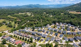 32 Greenwood Fields Dr, Asheville, NC 28804