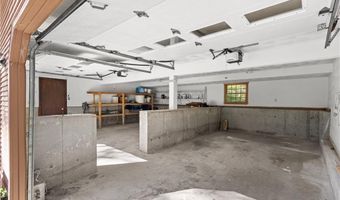 886 Weaver Hill Rd, Coventry, RI 02816