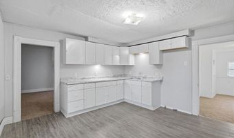 114 E College St, Aurora, MO 65605