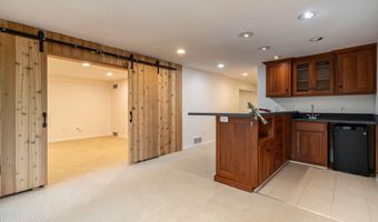 2174 Overlook Ct, Ann Arbor, MI 48103