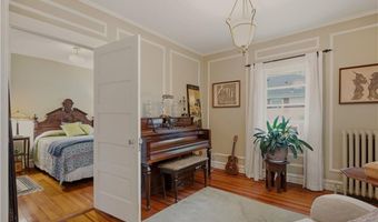 30 Boulevard, Middletown, RI 02842