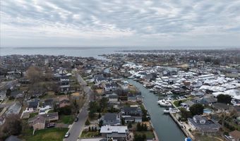 17 Central Ave, Amityville, NY 11701