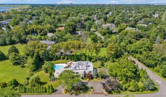 10 Macy Dr, Hewlett Bay Park, NY 11557