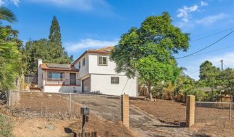 220 E Kalmia St, Fallbrook, CA 92028