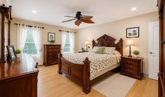 653 Neptune Ave, Beachwood, NJ 08722