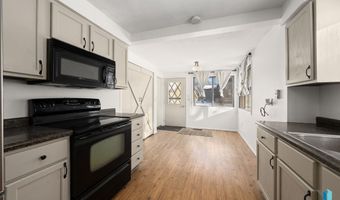 702 S 3rd St, Beresford, SD 57004