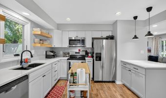 808 Tyler St, Polk City, IA 50226