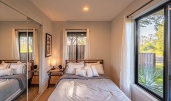 390 4TH St SW, Bandon, OR 97411