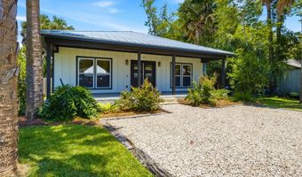 165 10th St, Apalachicola, FL 32320