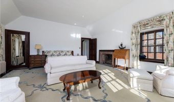 2180 Tower Hill Rd, North Kingstown, RI 02874