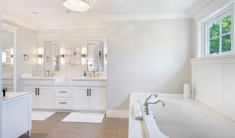 60 Van Wickle Ln, Bristol, RI 02809