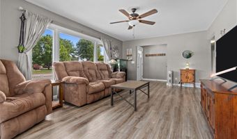 2015 E COLLEGE Ave, Appleton, WI 54915