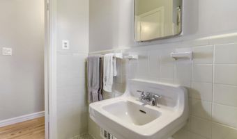 2700 N DINWIDDIE St N, Arlington, VA 22207