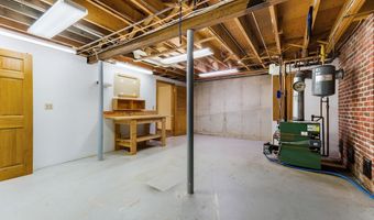 60 Boulder Dr, Auburn, ME 04210