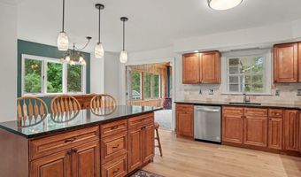 7 Wheeler Dr, Danbury, CT 06811