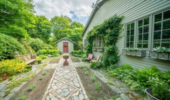 48 Old Searsport Ave, Belfast, ME 04915
