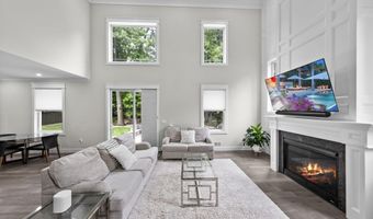 129 Magnolia Ln, Middletown, NJ 07748