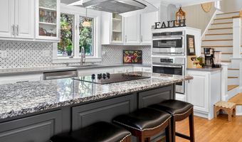 9 MEADOWBROOK Ln, Appleton, WI 54914