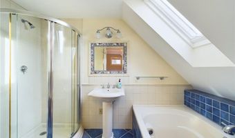 1087 Lakeside Dr, Block Island, RI 02807