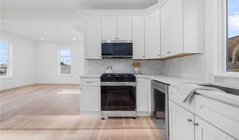 7 Sheffield Ave, Newport, RI 02840