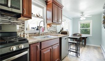 43 Parker Ave, Warren, RI 02885