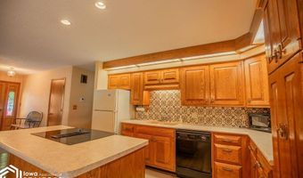 1302 E Linden St, Algona, IA 50511