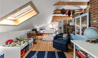 22 Greenough Pl, Newport, RI 02840