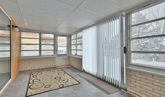 231 N Flora Pkwy, Addison, IL 60101