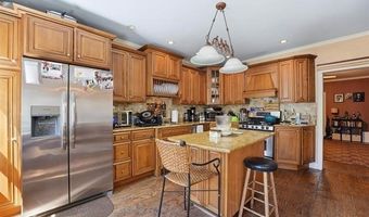 82 E 26TH St, Bayonne, NJ 07002