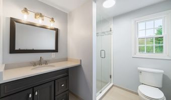 27 S Pond Cir, Cheshire, CT 06410