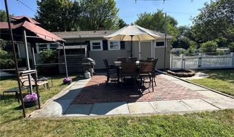 17 Rondeau Rd, Bellingham, MA 02019
