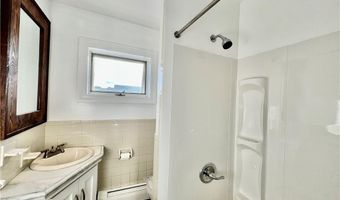 826 Oldfield Rd 2nd Fl+3rd Fl, Fairfield, CT 06824