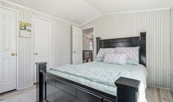 27 Woodward Rd, Lincoln, RI 02865