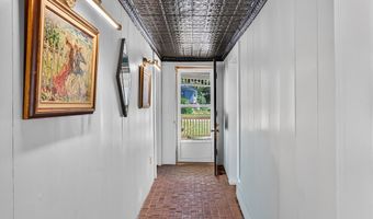 105 South St, Barre, MA 01005