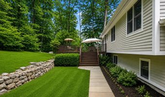 3 Bayberry Dr, Brookfield, CT 06804